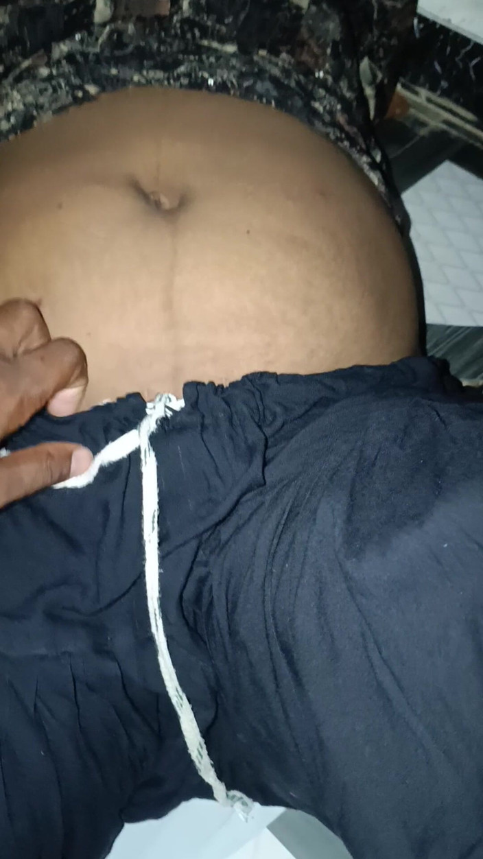 Bhabhi UP: Sexy indická přítelkyně šuká mého nevlastního otce Stříhání postele Hindský zvuk