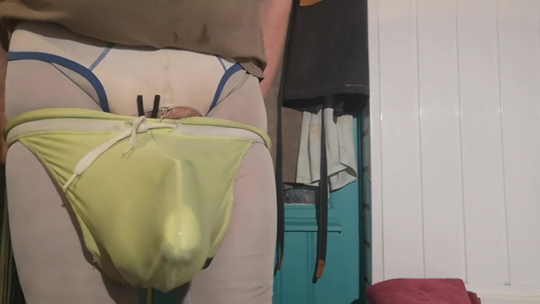 Monster_Meat_: Un plug anal électro m'a fait jouir