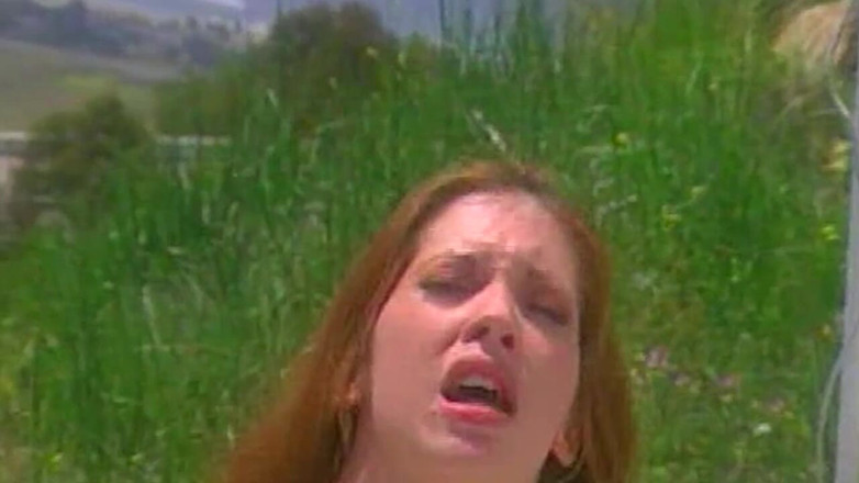 ORGASMX: 屋外での膣指で大きく伸ばされ、震えるほどのオーガズムまで