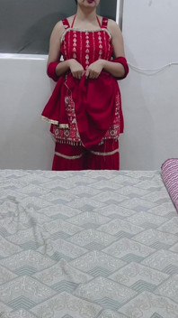 Desi in rosso parolacce