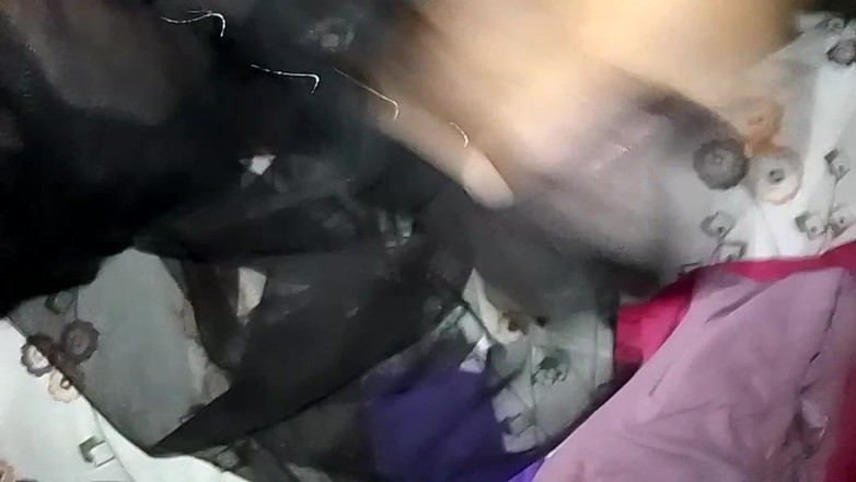 Jaanu294: पीली-पीली काली काली है और चाय डालती है