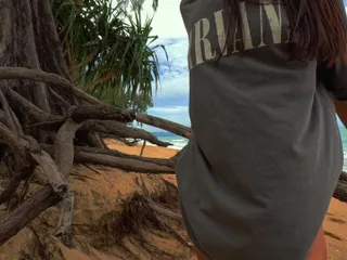 TenderMolly: Extrime Masturbation on a Beach