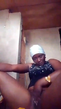 Fat Sugar Mama Is Horny She Masturbating