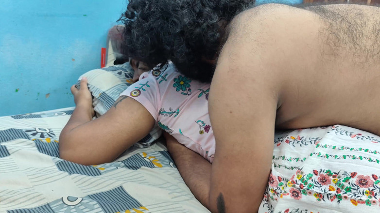 Vaigavarun45: Nụ hôn đít nóng bỏng lãng mạn trong váy