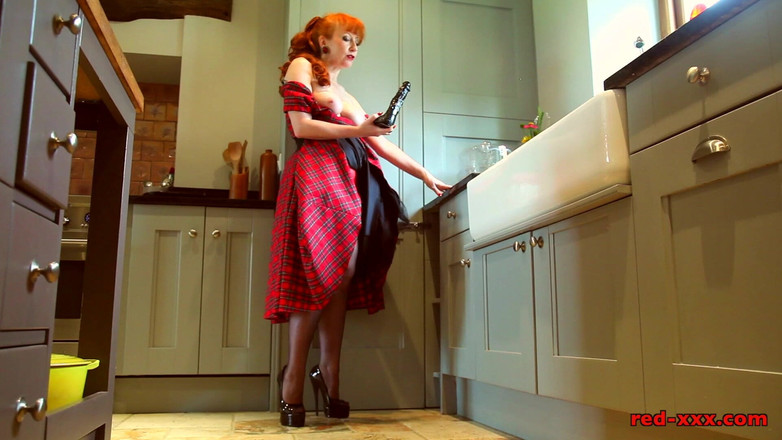 RedXXX: Ibu rumah tangga yang super sange!