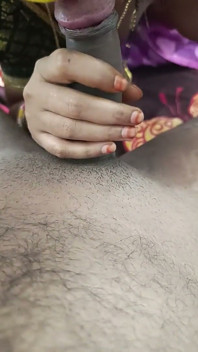 デシのホットで美しい先生が生徒の膣で激しく突く