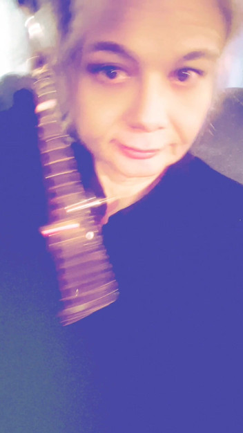 Sofy13: Wanita matang seksi dengan keinginan besar untuk seks