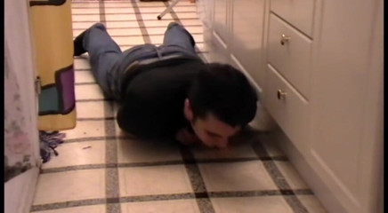 Femdom Austria: Feed him from the floor