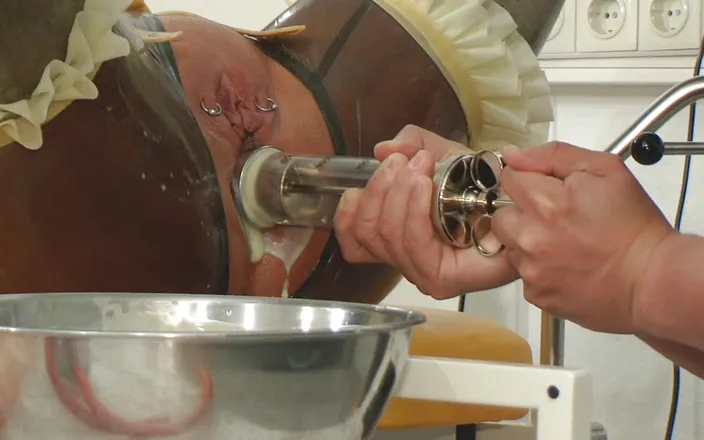 Rubber & Clinic Studio - 1ATOYS: Bizarre vanilla cream enema