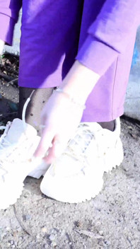 I suoi piedi puzzolenti sudati da jogging per te