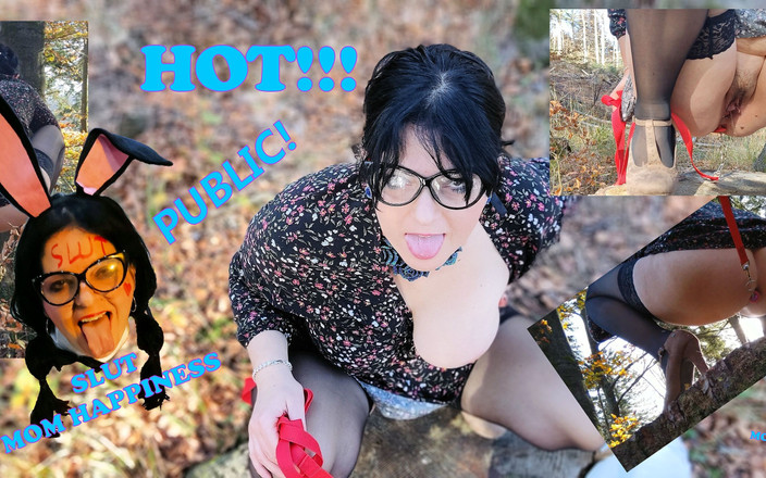 Toilet Mommy: Батплаг в ее заднице с поводком писает на пень дерева в лесу