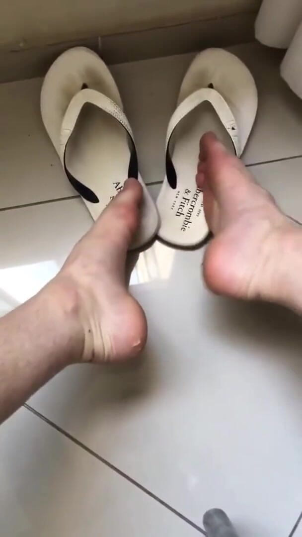 Riu Melo: Abercrombie &amp; fitch: foot worshipped