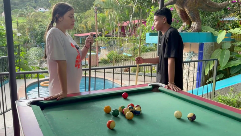 Julianaburning: Saya membawa kejutan yang lazat kepada teman wanita pantat besar...