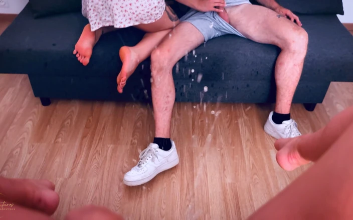 LeaPam: I Squirt in Front of a Young Busty Woman Taken...