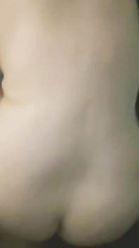 Big Booty White Girl Shows She Has a Fat Ass