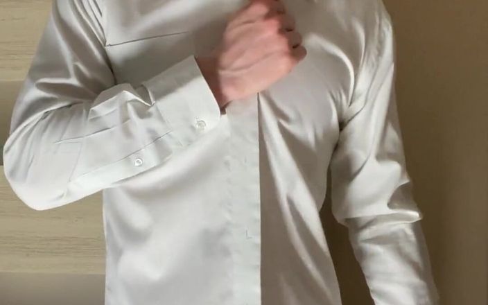 Rushlight Dante: T 私はこの白いシャツでとてもセクシーです