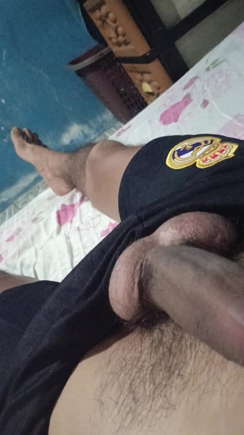 AdmHell: 手が大きなチンコを振るのに疲れた