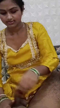 Desi Beauty Blowjob with Ball Massage in Traditional Clothes