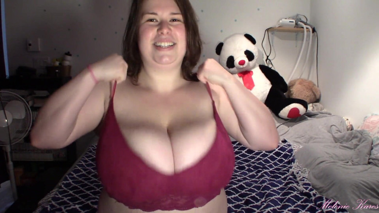 Melonie Kares: Magenta lace bralette menggoda