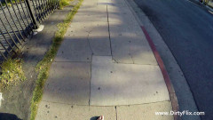 Fucking Glasses: Drobná módní fanynka je ošukaná