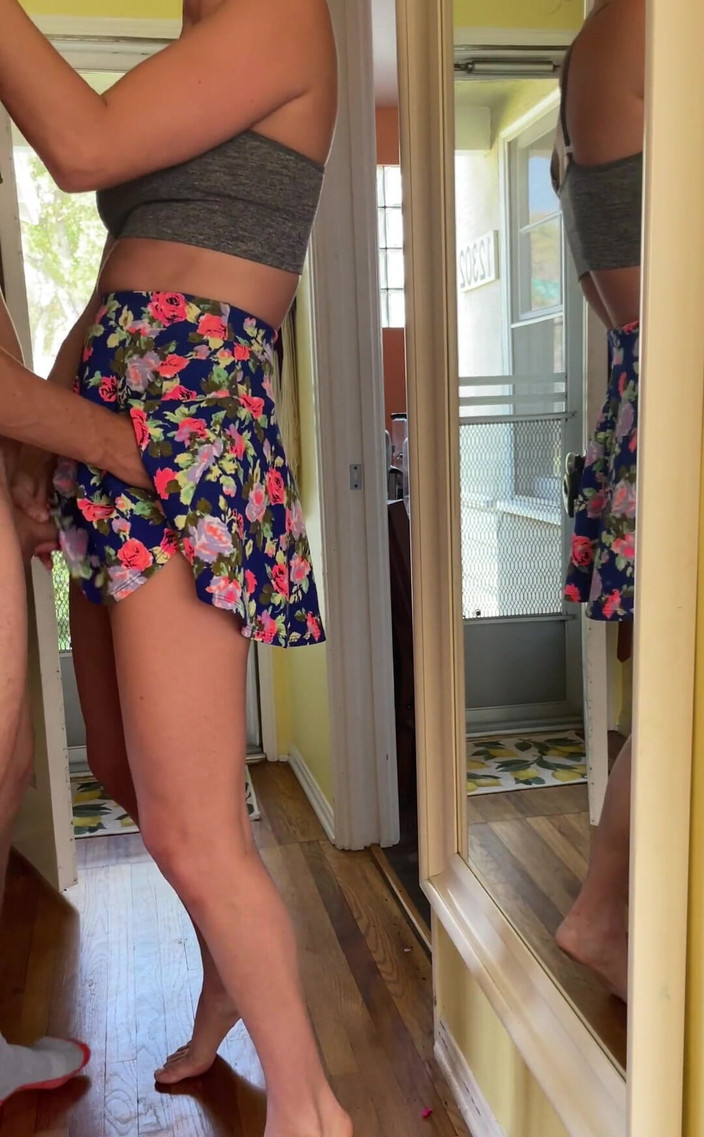 VibeWithMommy: 내 발정난 밀프 이웃이 와서 그녀는 매우 발정난 필사적이었다!