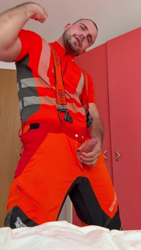Тайлер Блейк дрочить у робочому одязі hivis lumberjack - м'язи згинаються та вибуховий камшот