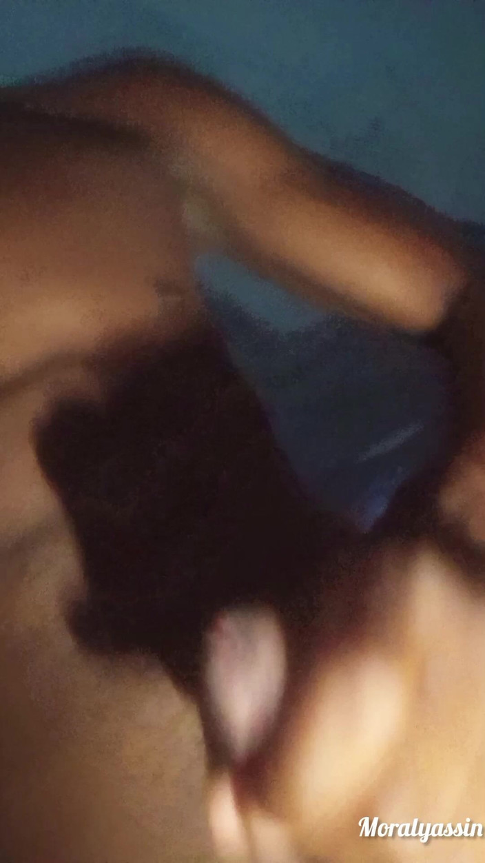 MoralYassin: Safado se masturbando imaginando dentro da bunda de uma jovem
