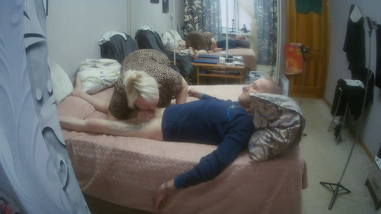 Zona901: Mama mea vitregă mi-a întrerupt slujba, mi-a dat o muie profundă și...