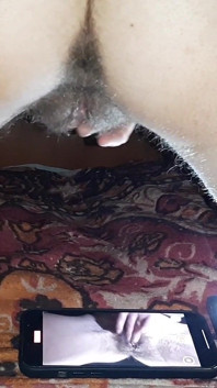Ich sehe zu, wie meine freundin ein porno-video dreht und masturbiere