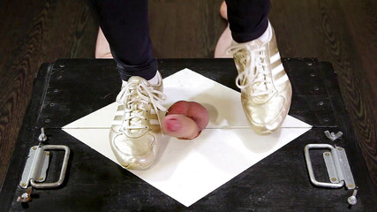 House of Era: Sportovní tenisky v akci CBT a mučení koulí