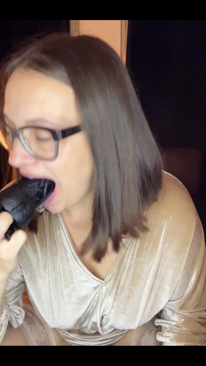 Crypto Mommy: Tôi muốn đút con cặc của bạn vào trong lòng bàn...