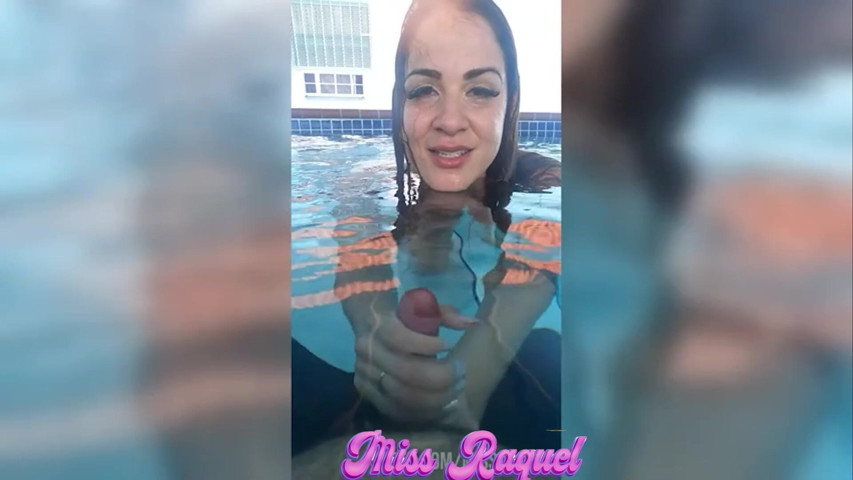Raquel Sucks and Fucks Underwater in Pool (Miss Raquel)