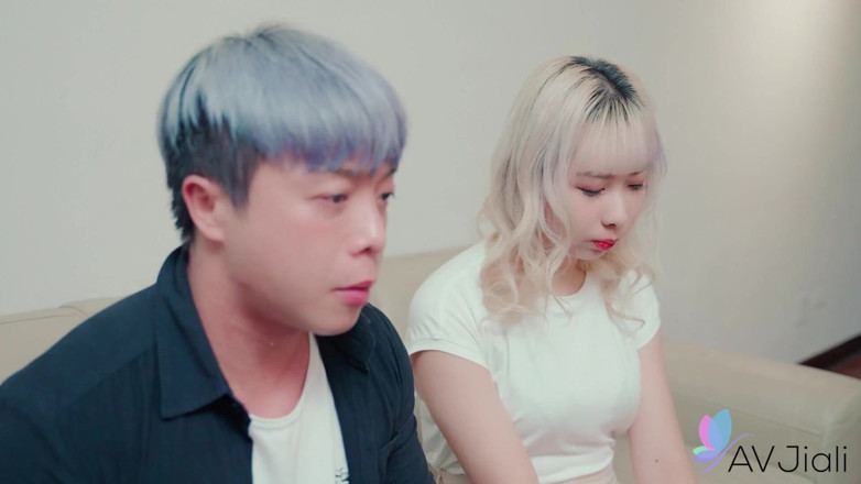 AV Jiali: 가장 친한 친구와 바람을 피우는 섹시한 소녀에게 바람을 피우는 남친