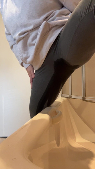 Lustful Libertines: Smáčení v šedých legínách