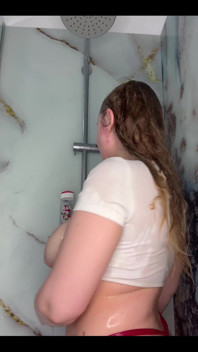 Naked Boobs Bounce in Shower