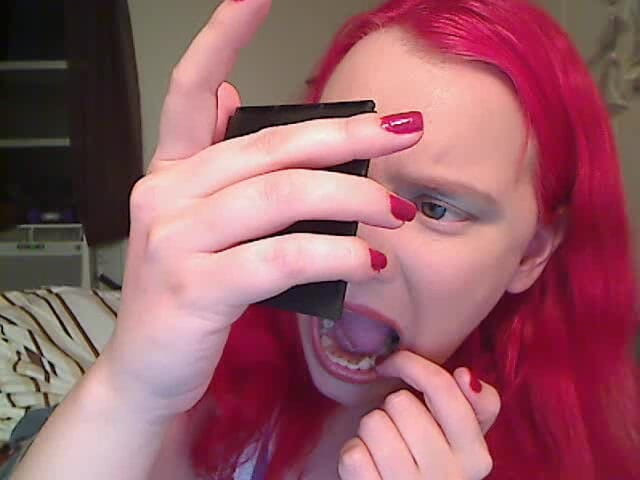 Scarlet Vixen: Fetiche de boca con espejo compacto