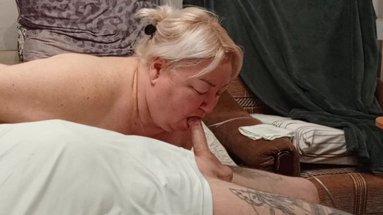 Zona901: 隣人はペニスを喉に入れて精液を飲み込むのが大好きです