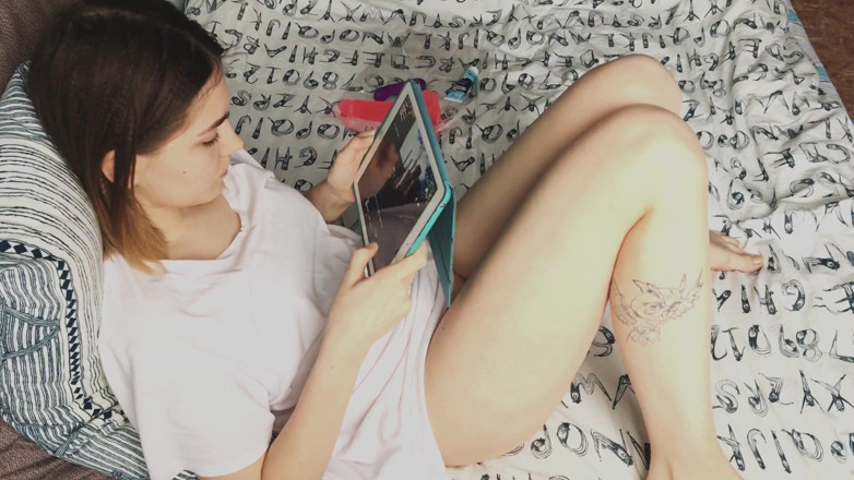 My Little Betsy: Pubg oynamaktan sıkıldı ve dildoyla oynamaya başladı - inliyor!
