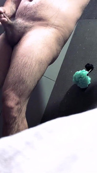 Baisée sous la douche se termine avec sa bouche assoiffée suppliant du lait