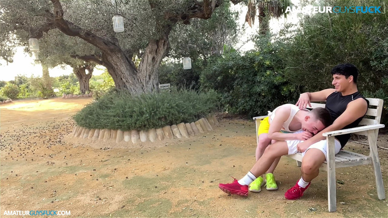 Amateur Guys Fuck: Agf: Bavím se s kamarádkou v parku na očích a...