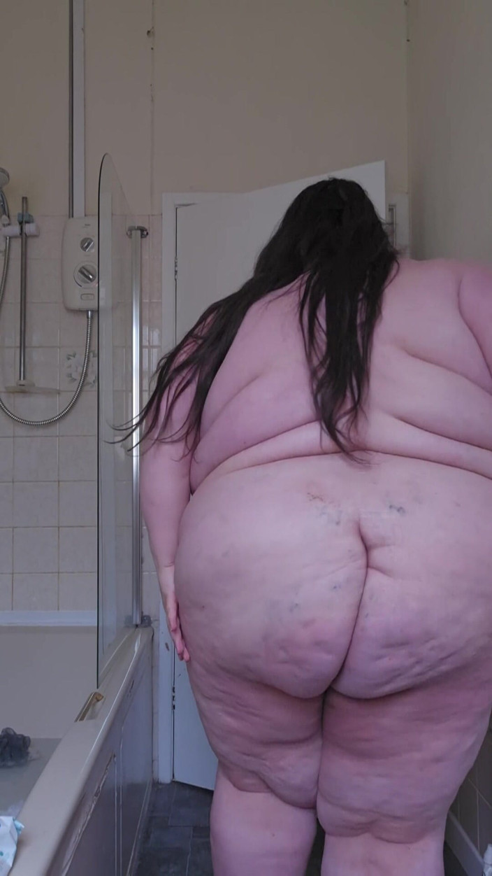 SSBBWLadyBrads: SSBBW rozbiórki w łazience eksploracji ciała tłuszczu
