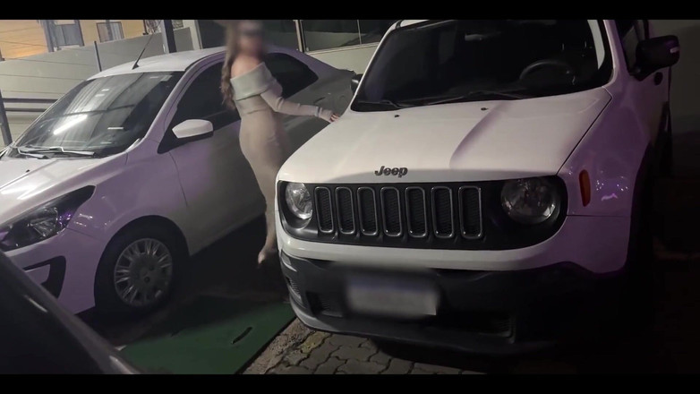 Karen Kiss: J’ai fait une pipe au valet sur le parking de...