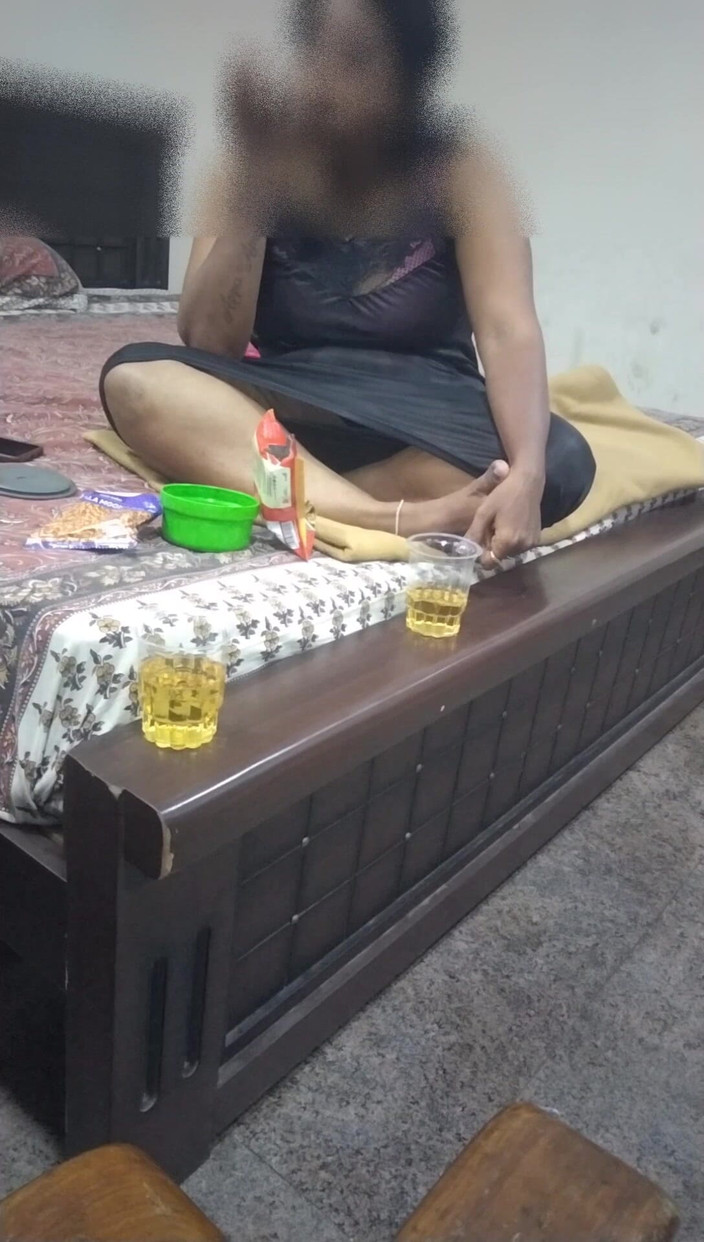 Tamil lesbian: Atıştırmalıklarla edepsizce konuşuyor