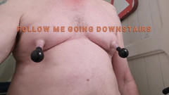 Monster_Meat_: Sleduje mě, jak jdem dolů po schodech