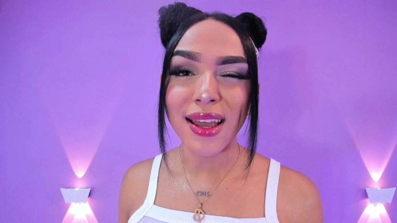 Brittany Gil: Lèvres Juteuses Sexy