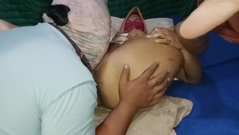 Babang endut: Indonesia el coño de mi madrastra pidiendo lamer y follar -...