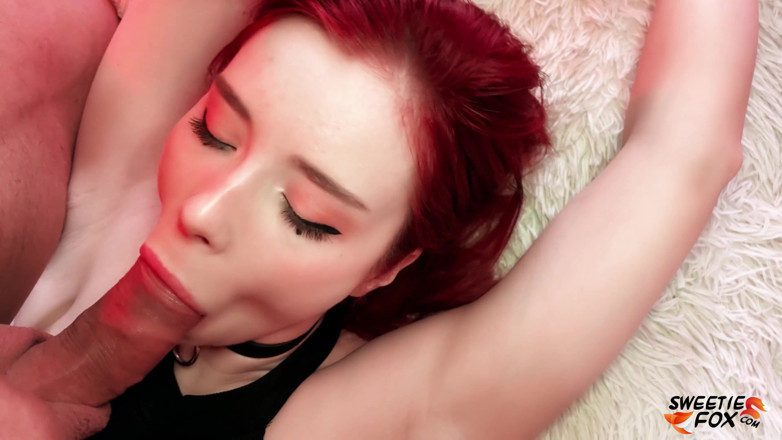 Sweetie Fox: Ateşli kızıl saçlı kadın gırtlağına kadar alıyor ve sert seks...