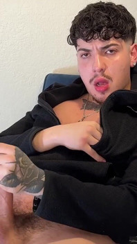 Zwaargeschapen Papi Solo Santo Paulo Muscle Dekhengst pronkt