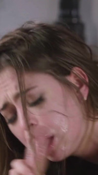 Riley Reid uprawia seks z dwoma ćwiekami