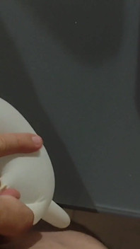 ควยยักษ์พ่นน้ำแตกใส่ถุงมือช่วยตัวเอง